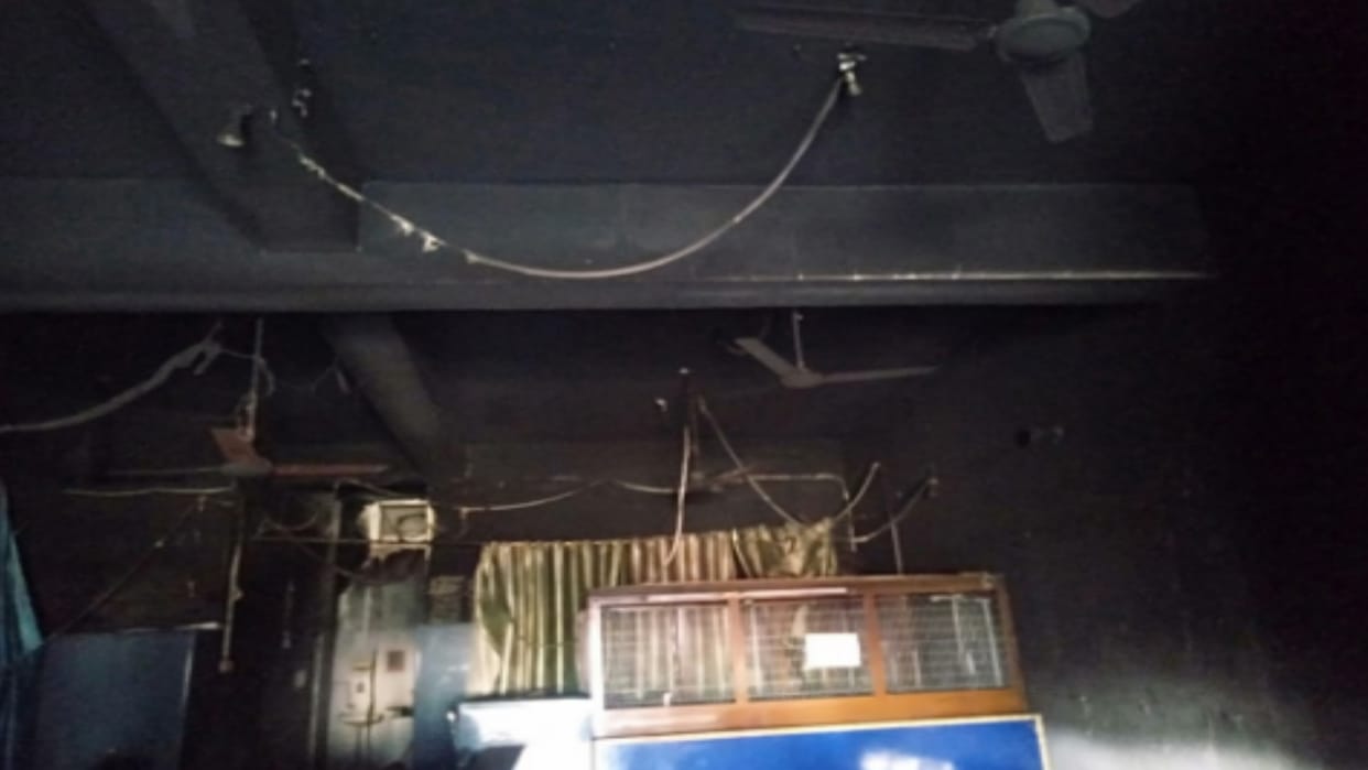 Muzaffarnagar: Fire breaks out in Tent House and Central Bank of India branch