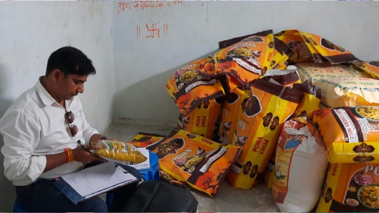 Chhatarpur: Food department raided in packing factory, sealed after finding irregularities