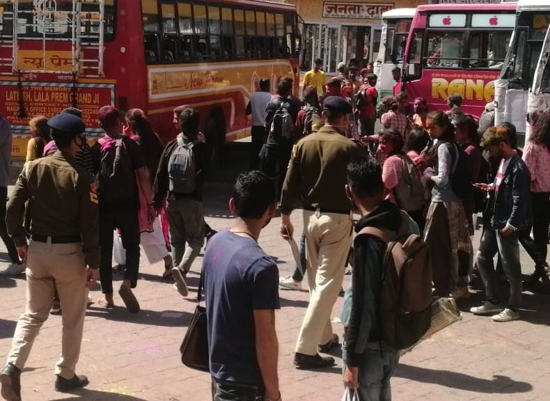 Hurdles in the name of Holi in Jogindernagar, molesting girl students by forcibly throwing colors