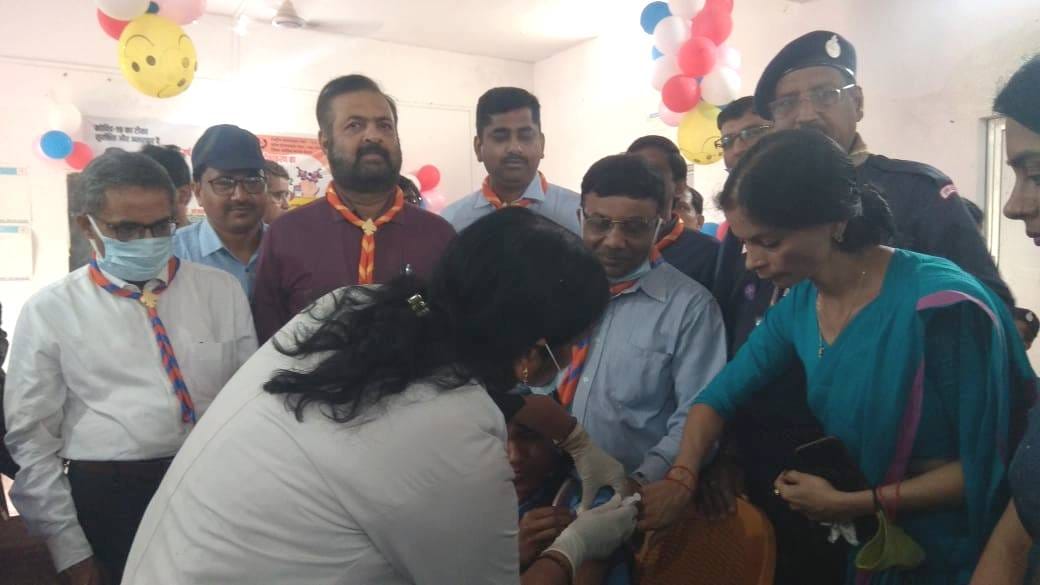 Sixty children got corona vaccine on the first day in Jafarpur school