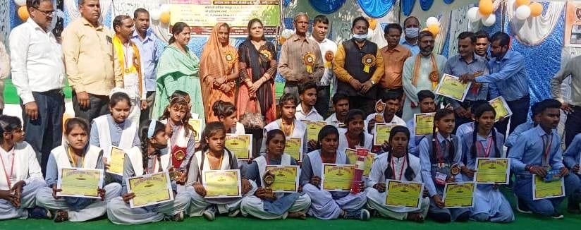 Mohit in model exhibition, Sarita became winner in poster painting