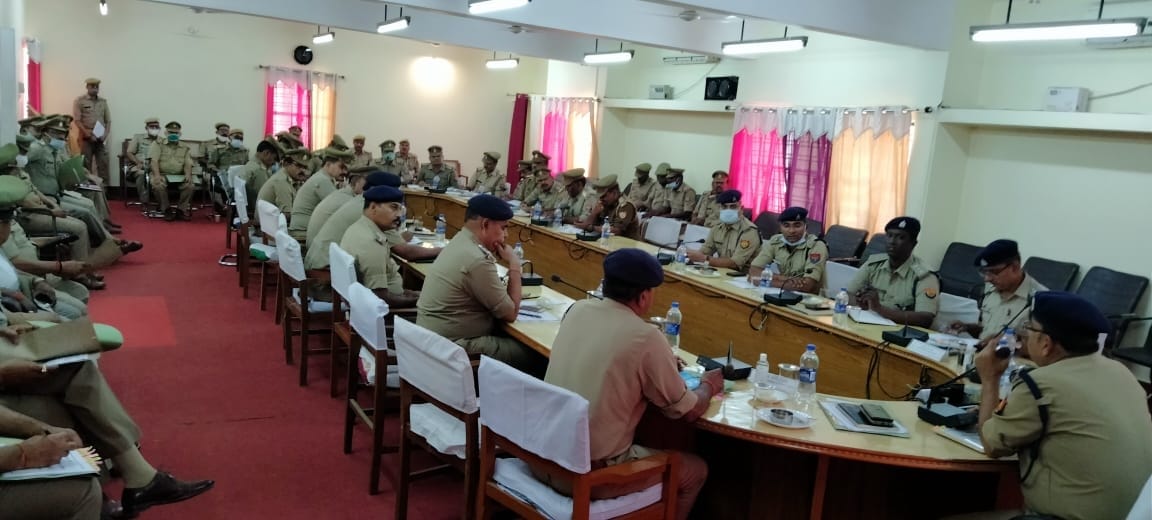 Take strict action against those selling liquor in captivity : SP