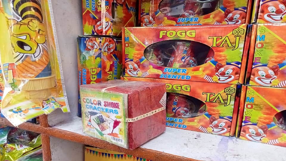 demand high fire crackers gulal bombs in delhi market