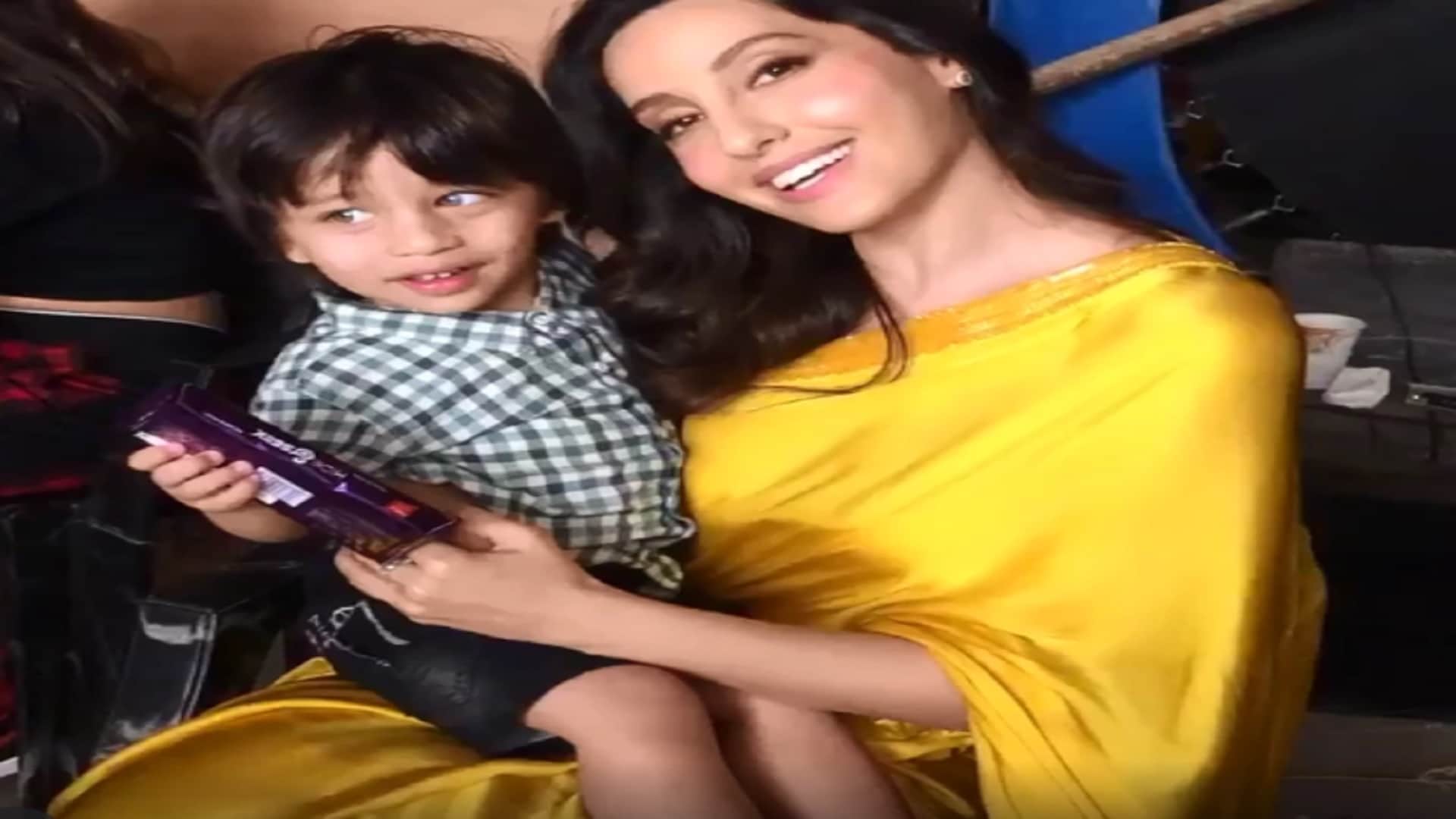 nora fatehi sizzling look in yellow satin saree