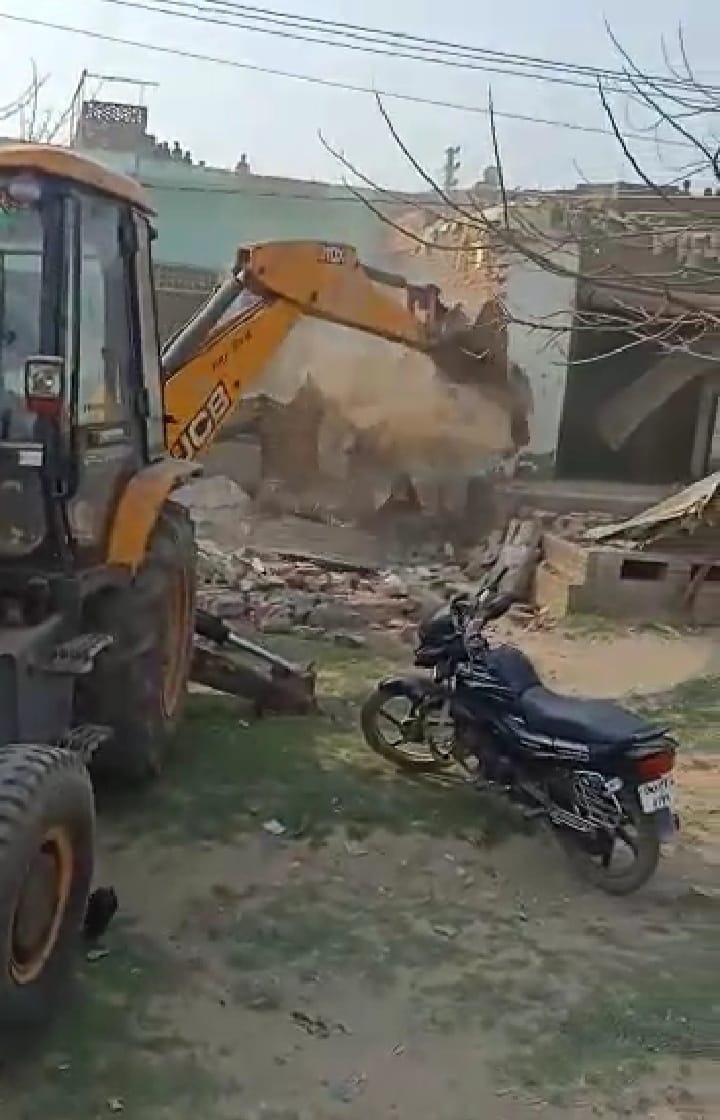 JCB walked on the encroachment of Old Kalsia Road