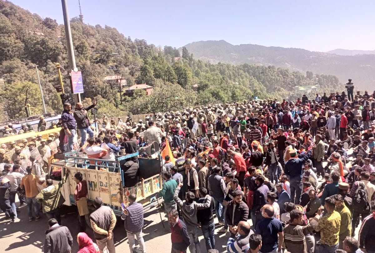 Himachal News Devbhoomi Swarna Samaj Sangathan jammed National highway in Shimla Shoghi