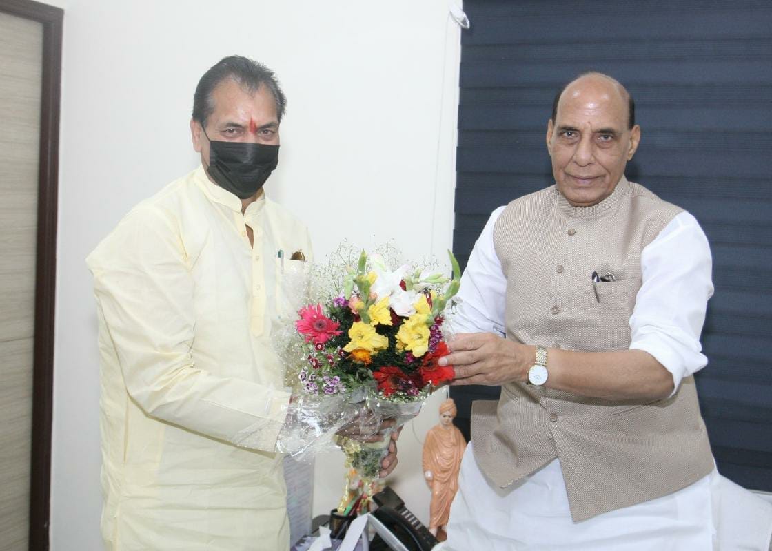 Uttarakhand: Premchand Aggarwal met Defense Minister Rajnath Singh in Delhi, presented claim for the Chief Minister post