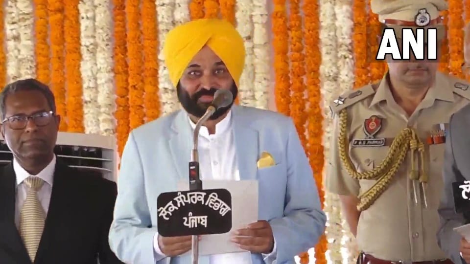 Punjab CM Oath Taking Live: Bhagwant Mann Swearing in Ceremony Khatkar Kalan Bhagat Singh Village News Updates in Hindi