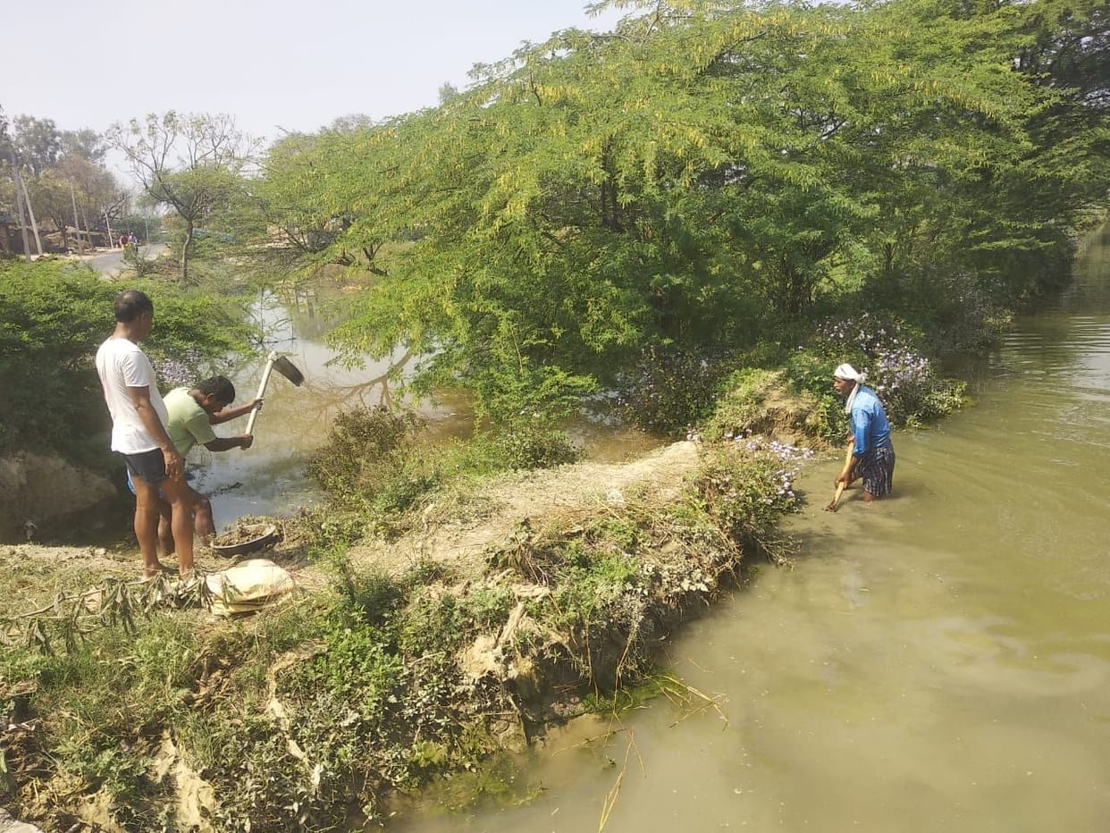 Punwar Minor cut due to overflow, dozens of bighas of crop submerged