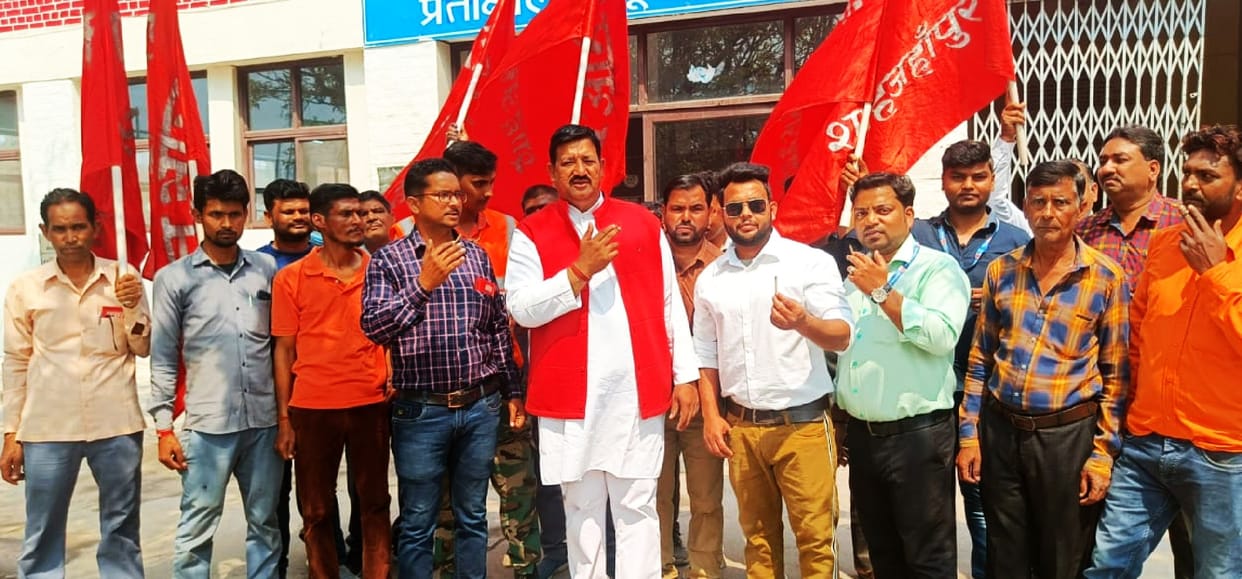 Narmu members protest against new pension by drinking bidi