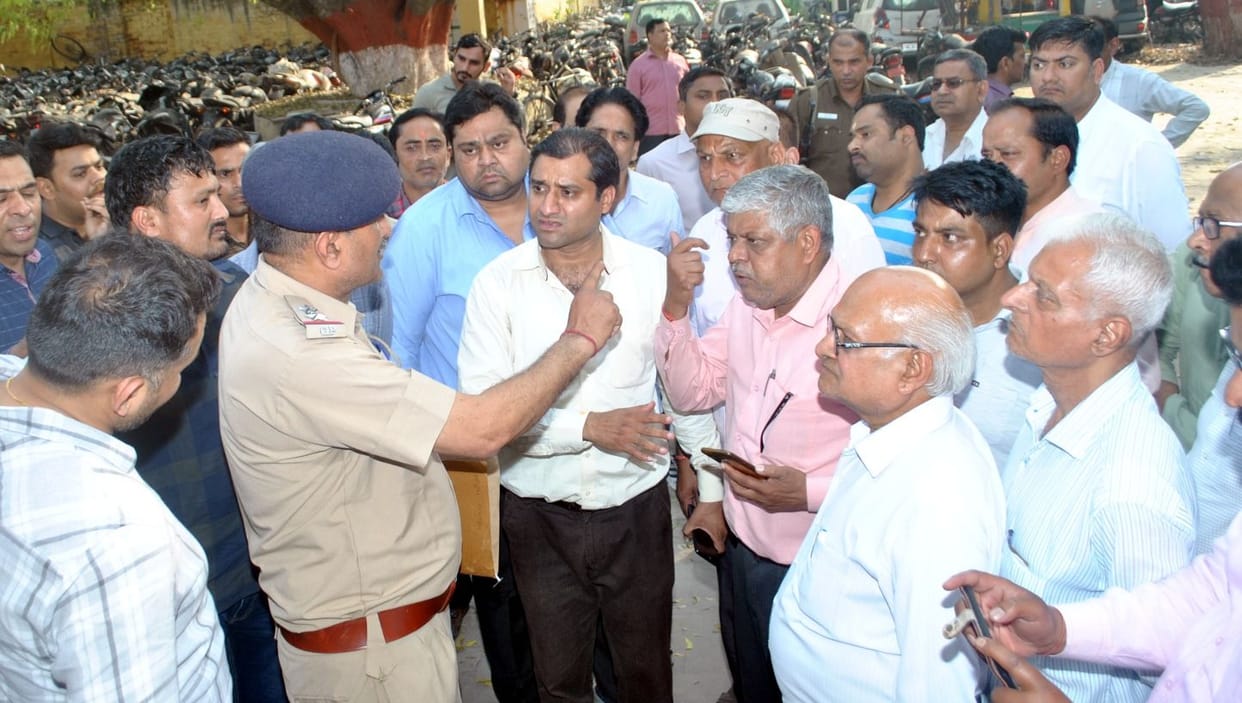 Traders gheraoed the Chandigarh Police
