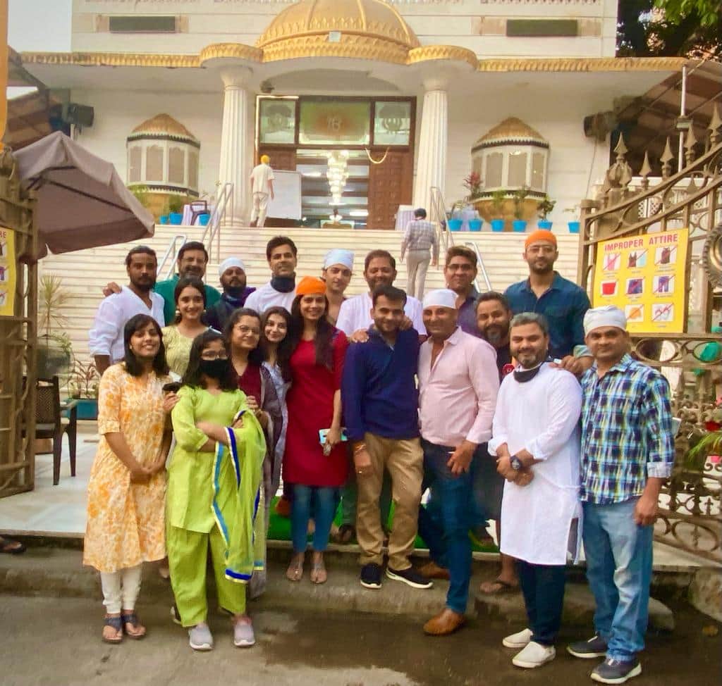 actors of tv show Wo Toh Hai Albelaa visited temple, mosque and gurudwara by offering prayers