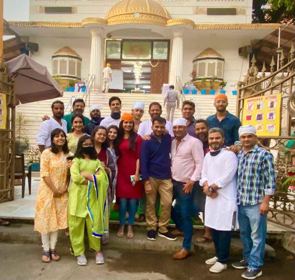 actors of tv show Wo Toh Hai Albelaa visited temple, mosque and gurudwara by offering prayers