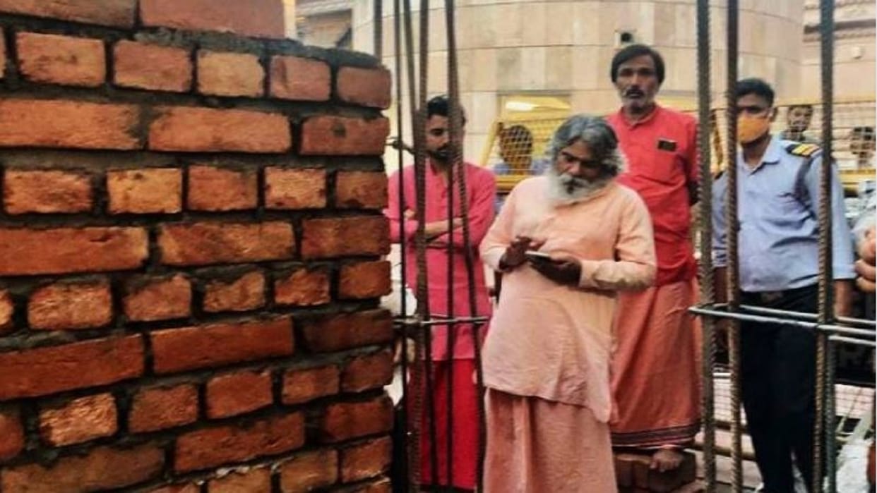 Construction work of Vishwanath Corridor wall remained closed in Varanasi