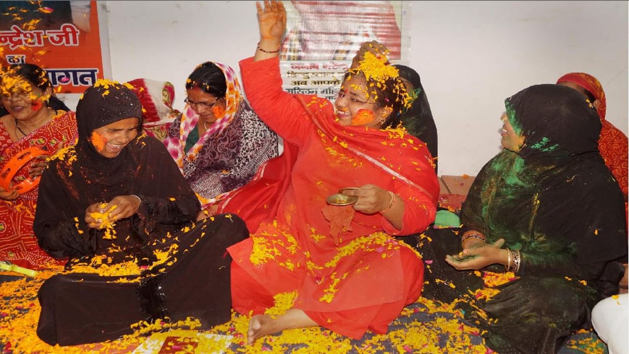 Muslim women in Varanasi gave a message of harmony by playing Holi, smeared gulal on PM Modi's picture