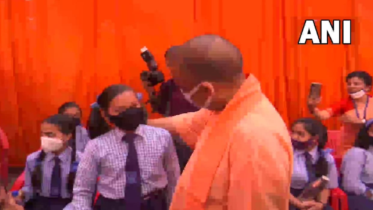 Children Vaccination 12-14 chief minister yogi adityanath inspects vaccination booth