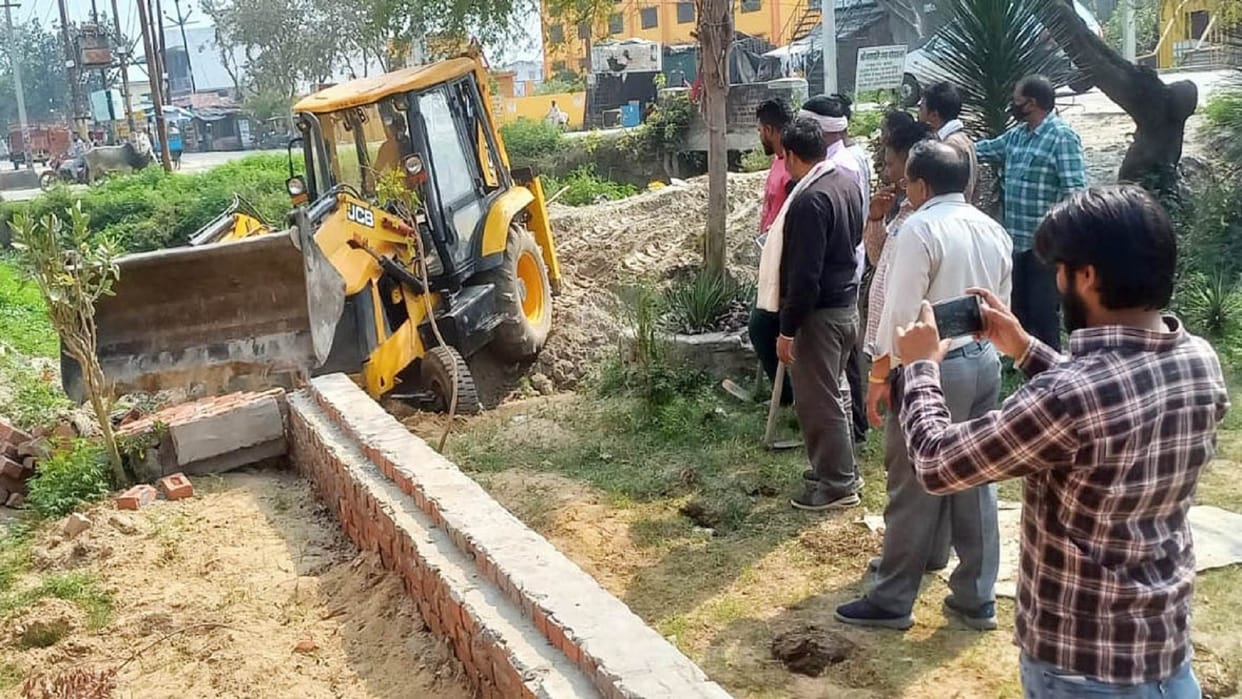 Yogi Governmnet bulldozer action on illegal occupation in Brajghat Hapur