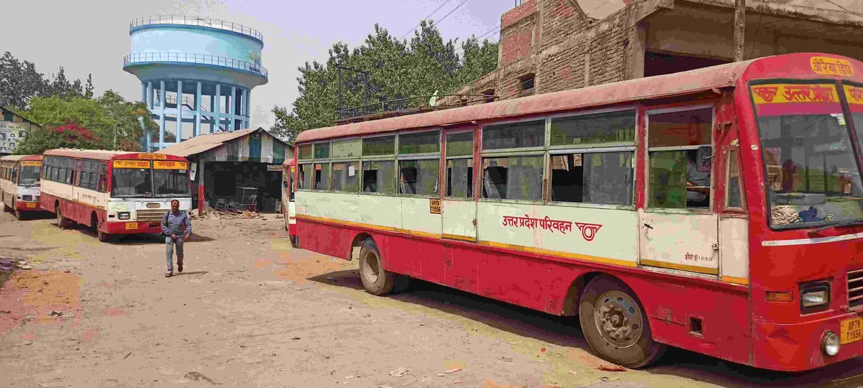 auraiya news,Roadways buses kept waiting for passengers in the depot