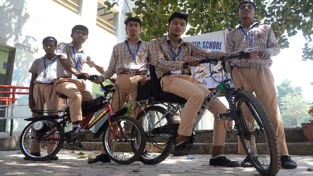 11th students of delhi government school made battery operated cycle for the differently abled