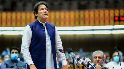 Imran admits defeat? : before floor test loose confidence, invites nation to join him on march 27