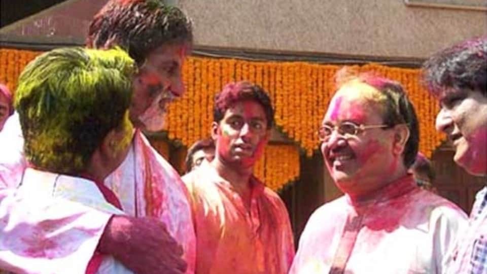 Holi 2022 amitabh bachchan to raj kapoor these stars for holi parties see throwback celebration photos