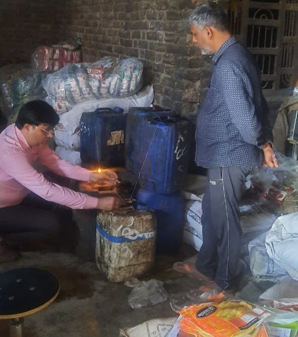Kanpur Dehat : 329 kg mustard oil seized on suspicion of adulteration