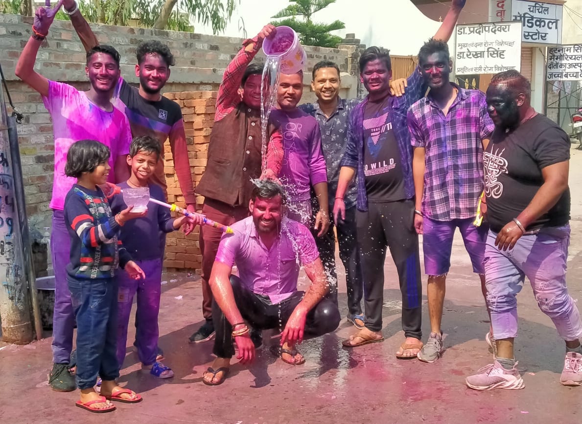Do not feel bad on the roads and squares of Holi...
