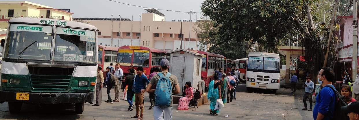 Bus and trains crowded on Holi