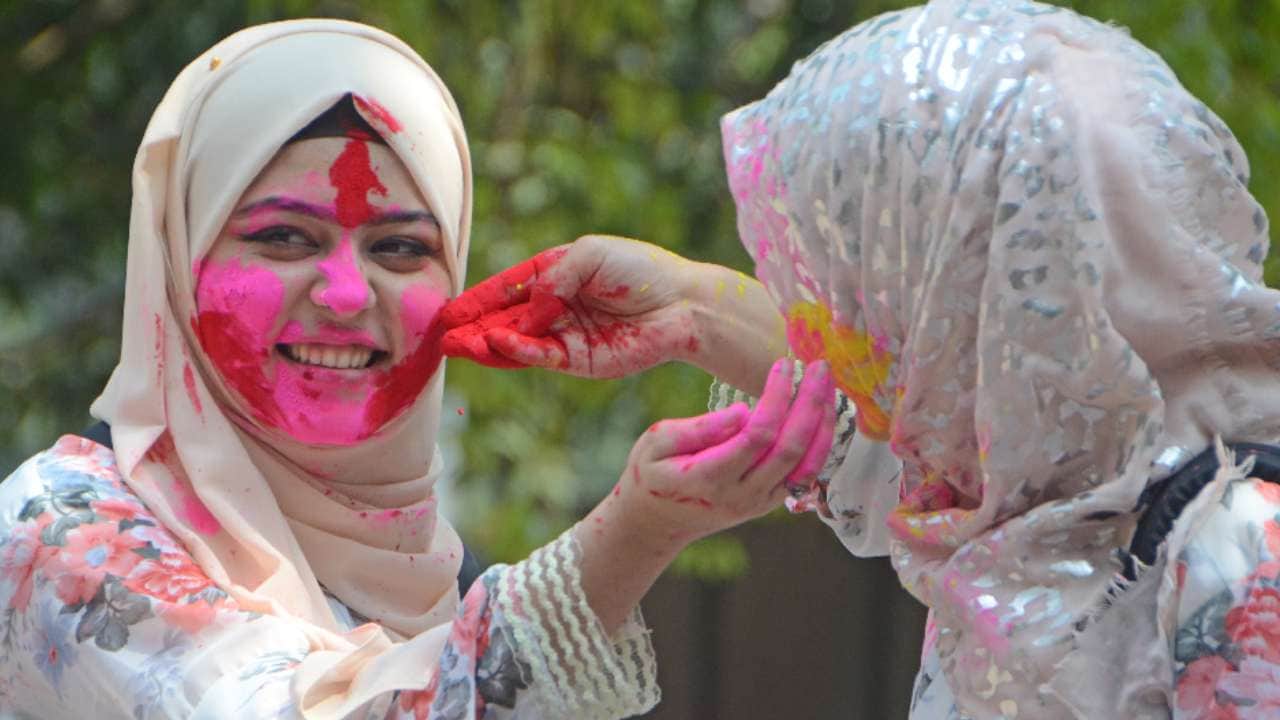 Holi 2023 Tips To Purchasing Rang Gulal Know How To Identify Real And Natural Colors For Holi in hindi