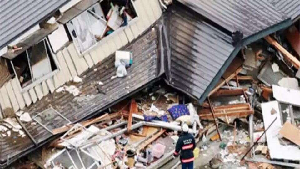 Japan Earthquake All Updates, Many injured and dead, Tokyo Earthquake, Bullet train in japan