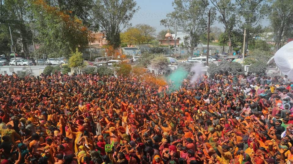 Holi 2022 celebration in priyakant ju temple in mathura