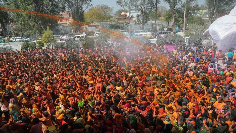 Holi 2022 celebration in priyakant ju temple in mathura