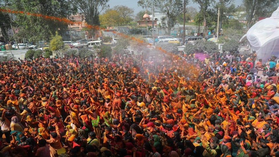 Holi 2022 celebration in priyakant ju temple in mathura