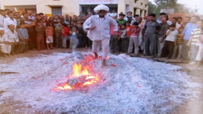 holi festival celebrated in many ways in Rajasthan like patharmar and phulon ki holi