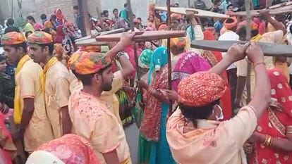 holi festival celebrated in many ways in Rajasthan like patharmar and phulon ki holi