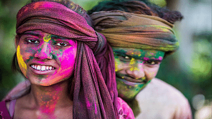 Holi 2024 Romantic Holi Celebration Ideas For Married Couple First Holi After Wedding in hindi