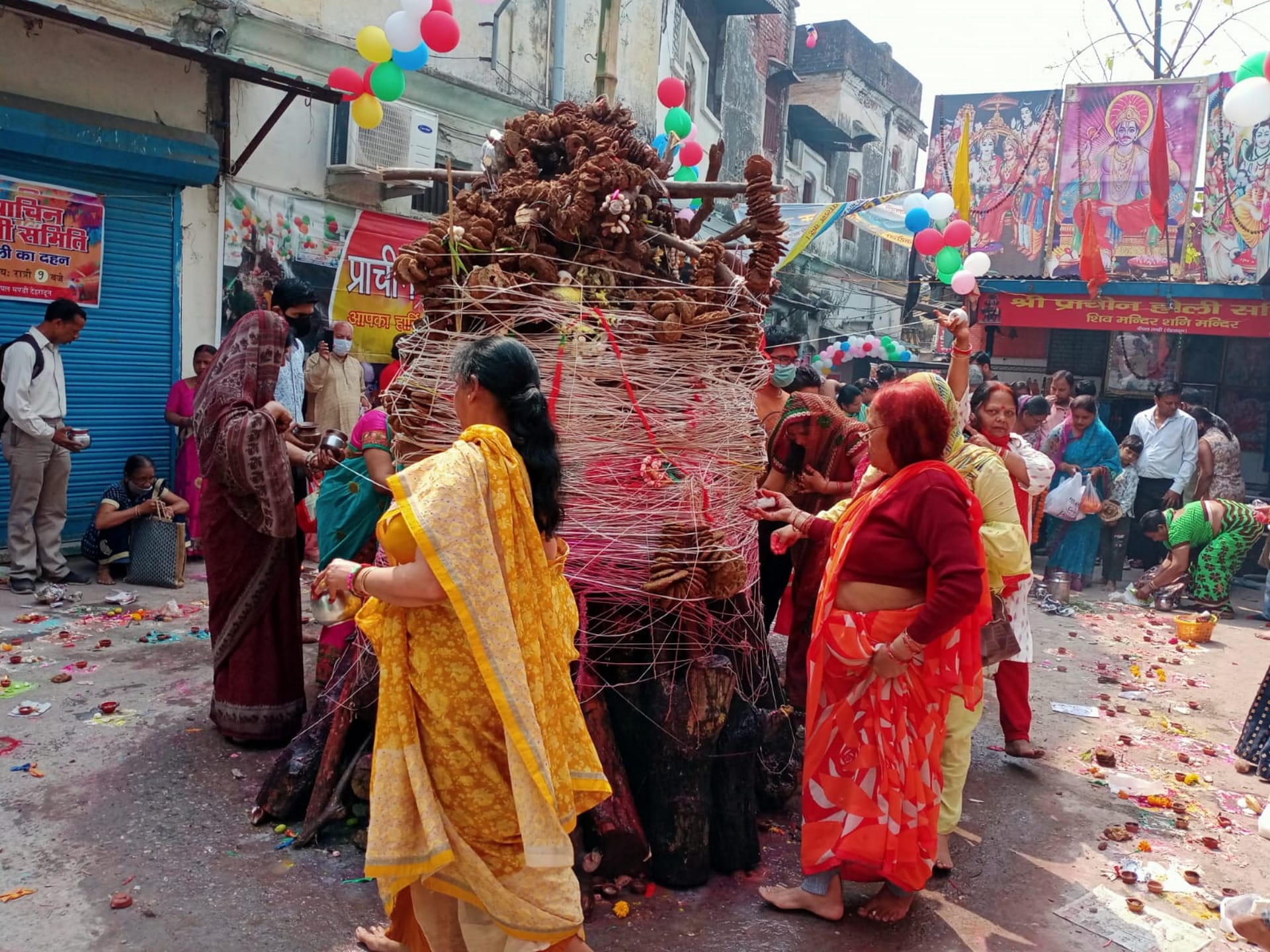 Holi 2022: Holika Dahan will have to be done in auspicious Muhurta itself, there will be no shadow of Bhadra, see photos