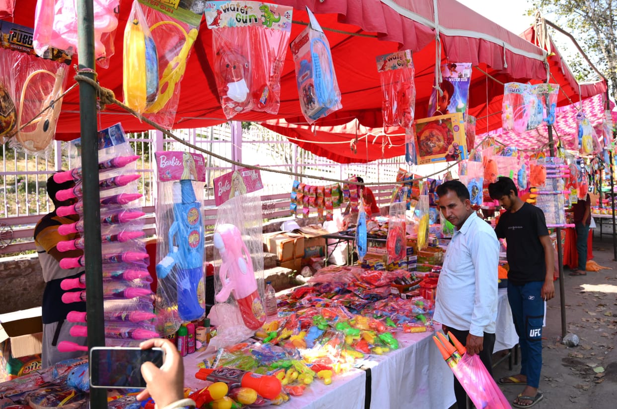 Security arrangements will be tight on Holi, 39 police blockades