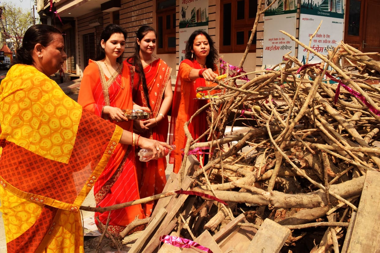 Holika women duly worshiped at the square-squares