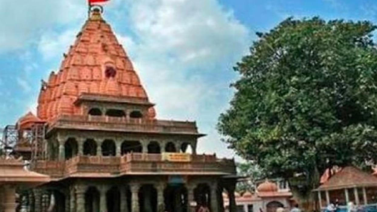After stopping free darshan for VIP Mahakal temple got additional profit of four crores in a month