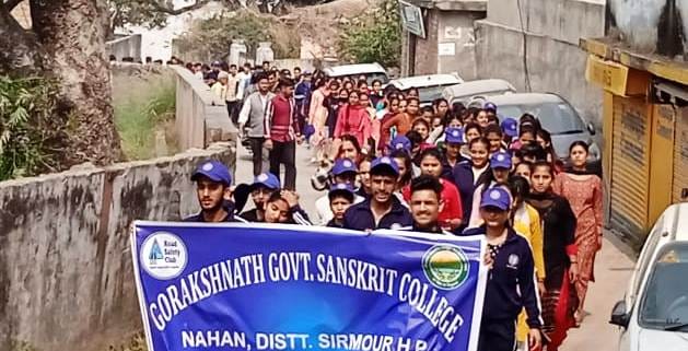 Students of Sanskrit College Nahan took out rally