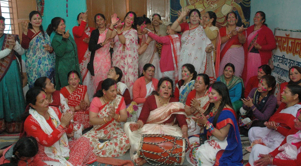 holi celebration in pithoragarh
