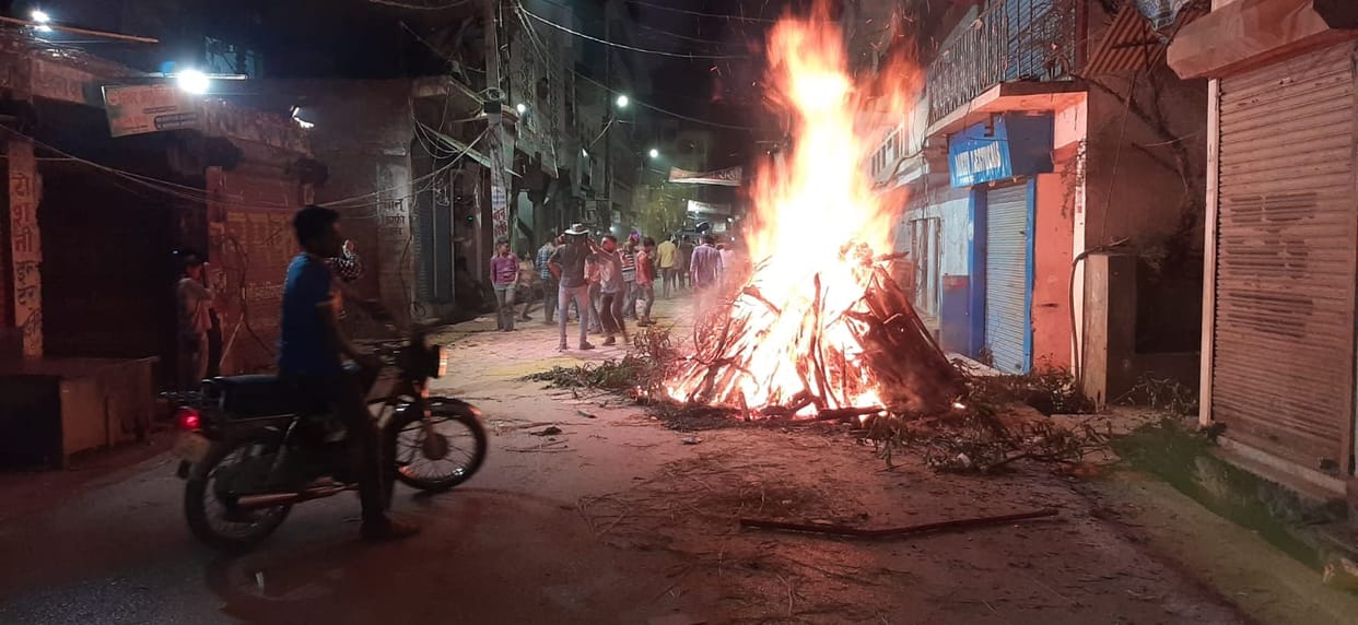 Holika was lit at 1974 places in Shubh Muhurta