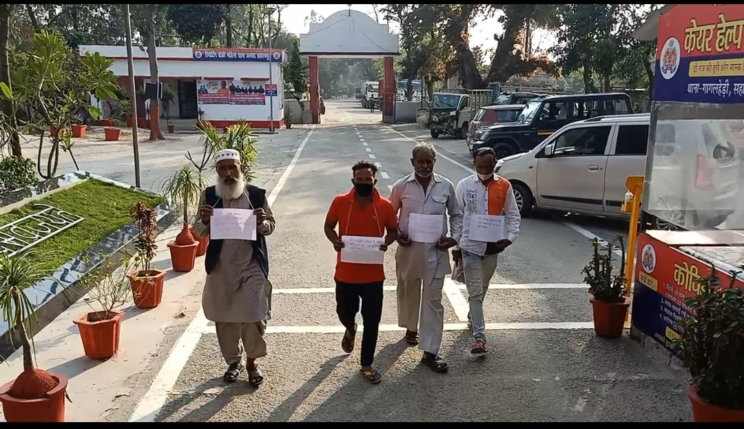 Eight history sheeters reached the police station with folded hands