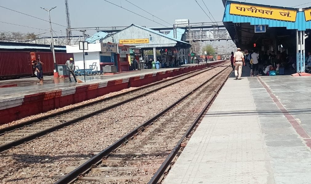 To promote textile, put up stalls at the railway station