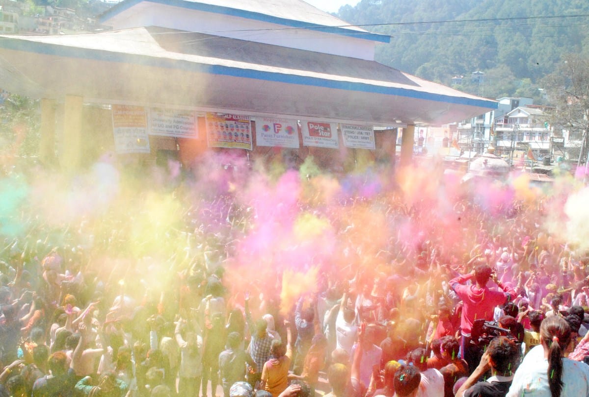 holi 2022 celebration Rajdevta Madhorai in Mandi and lord raghunath nagri kullu himachal pradesh