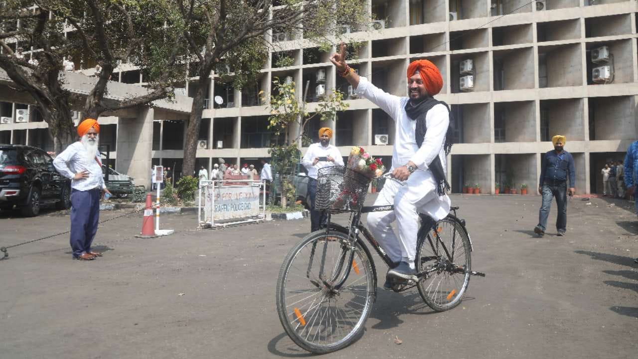 82 MLAs of Aam Aadmi Party reached Punjab assembly for the first time