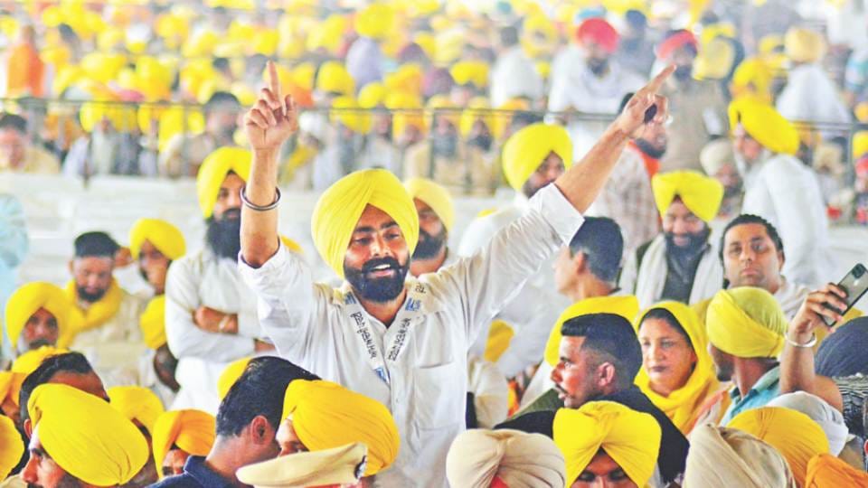 Son and daughter arrived at the swearing in ceremony of Bhagwant Mann