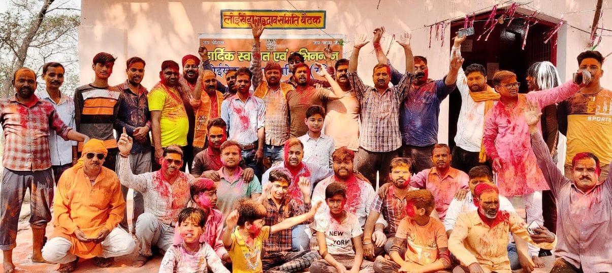 People danced on the songs of Holi, Abir-Gulal blown up