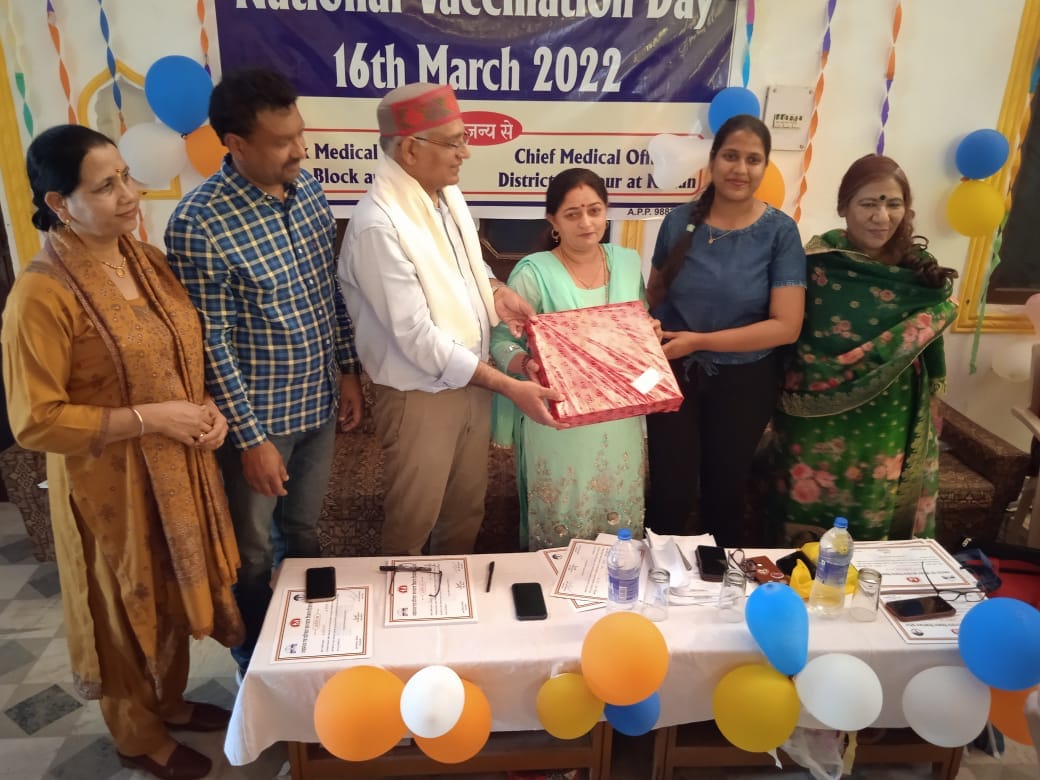 asha and health worker honoured in sirmaur for best duties in polio abhiyaan
